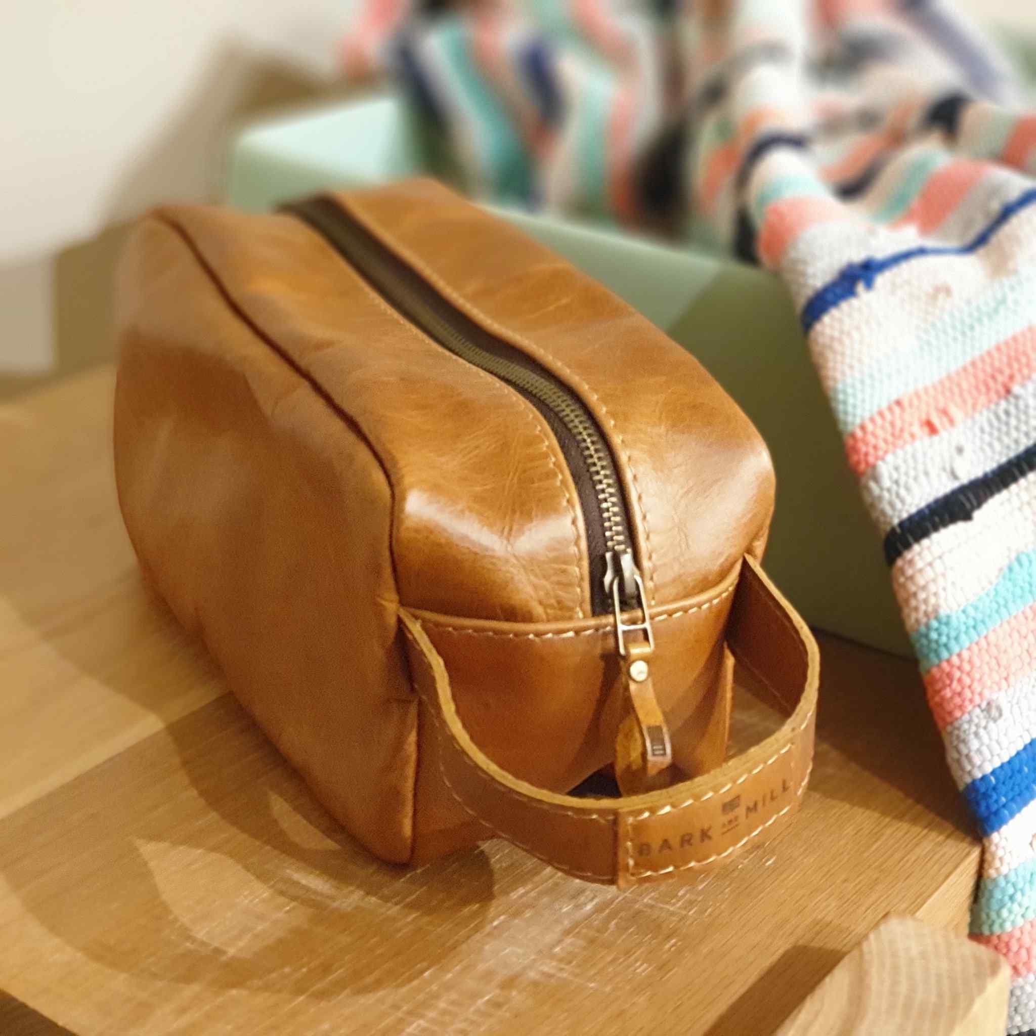 Bark And Mill Leather Toiletry Bag | Tan - KaryKase
