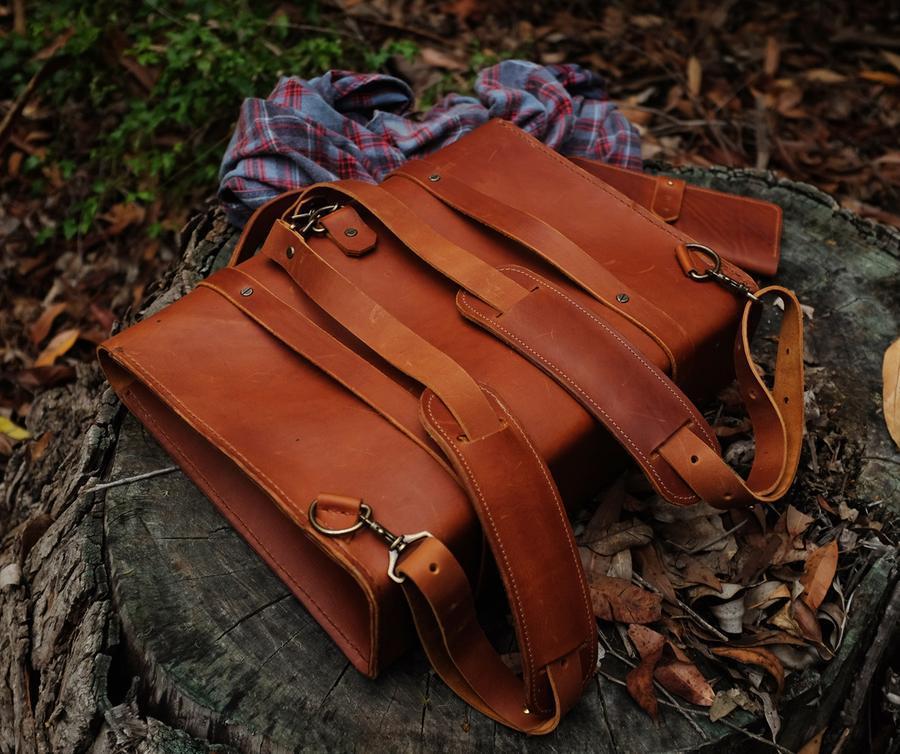 Bark And Mill Messenger Backpack | Tan - KaryKase