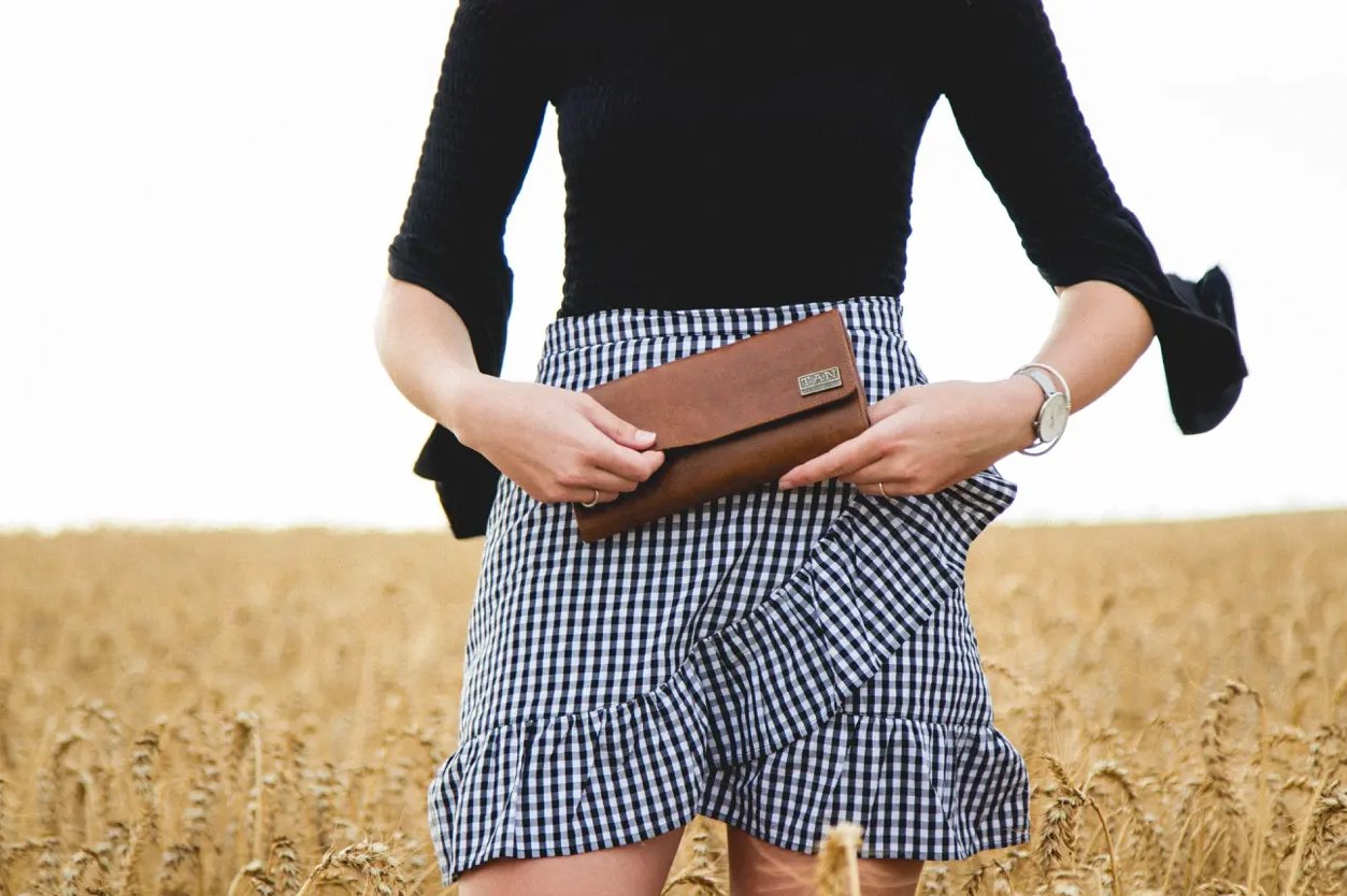 Tan Leather Goods - Lauren Leather Ladies Wallet | Pecan - KaryKase