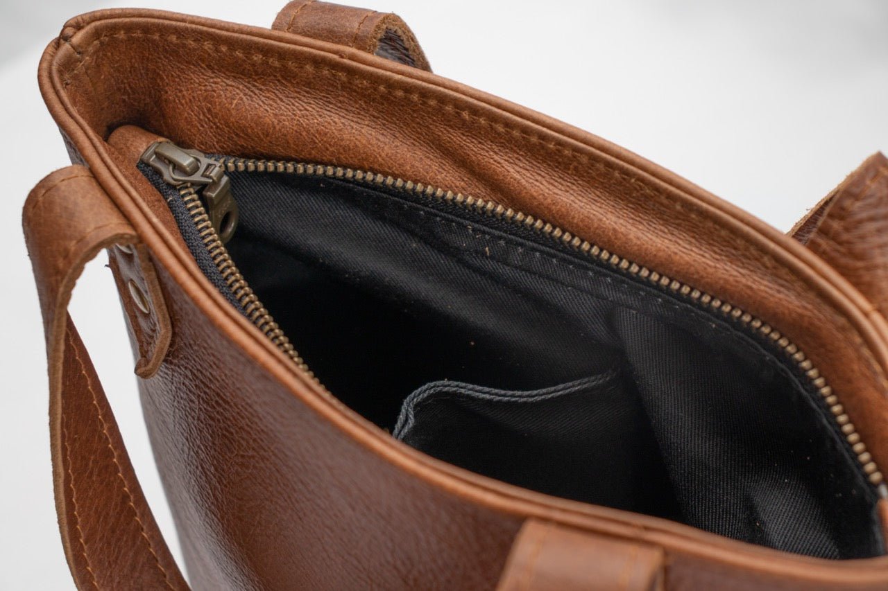 Tan Leather Goods - Vinot Wine Bag | Pecan - KaryKase