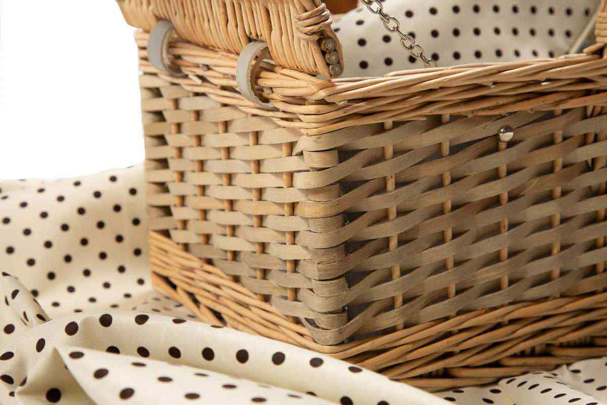 Yuppie Gift Baskets Polka Picnic Basket (4 Persons) - KaryKase